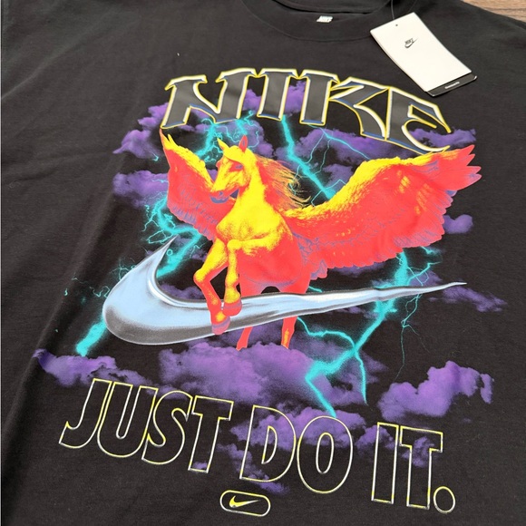 Nike shirt - Picture 2 of 3